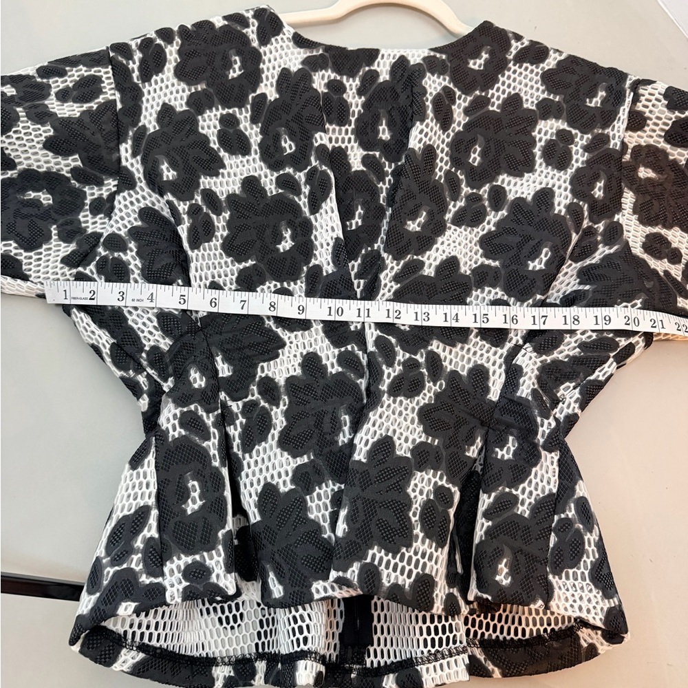 Go-ing Korean Made Structured Black & White Top – Ruched Waist – Size M - Picture 14 of 16